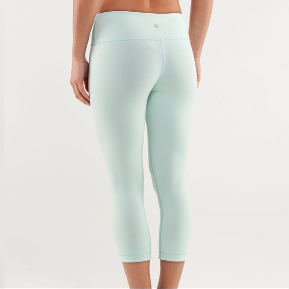 lululemon athletica Pants - Lululemon *Reversible* Wunder Under Crops